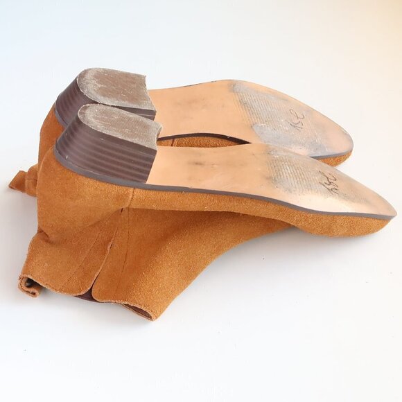 Gap Tan Suede Leather Almond Toe Block Heel Chelsea Booties Ankle Boots Size 7.5 - Picture 13 of 15